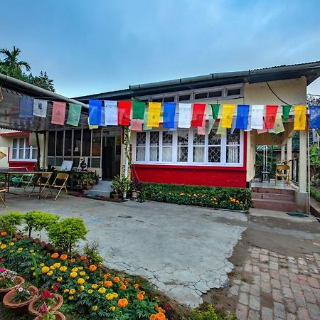 Gibbon Backpackers Hostel Guwahati Zewnętrze zdjęcie